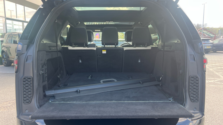 Land Rover Discovery 3.0 D300 R-Dynamic SE 5dr Auto Diesel Station Wagon